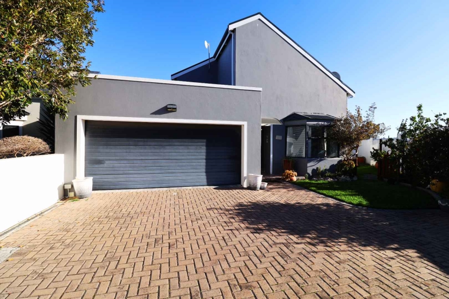 3 Bedroom Property for Sale in Sandbaai Western Cape